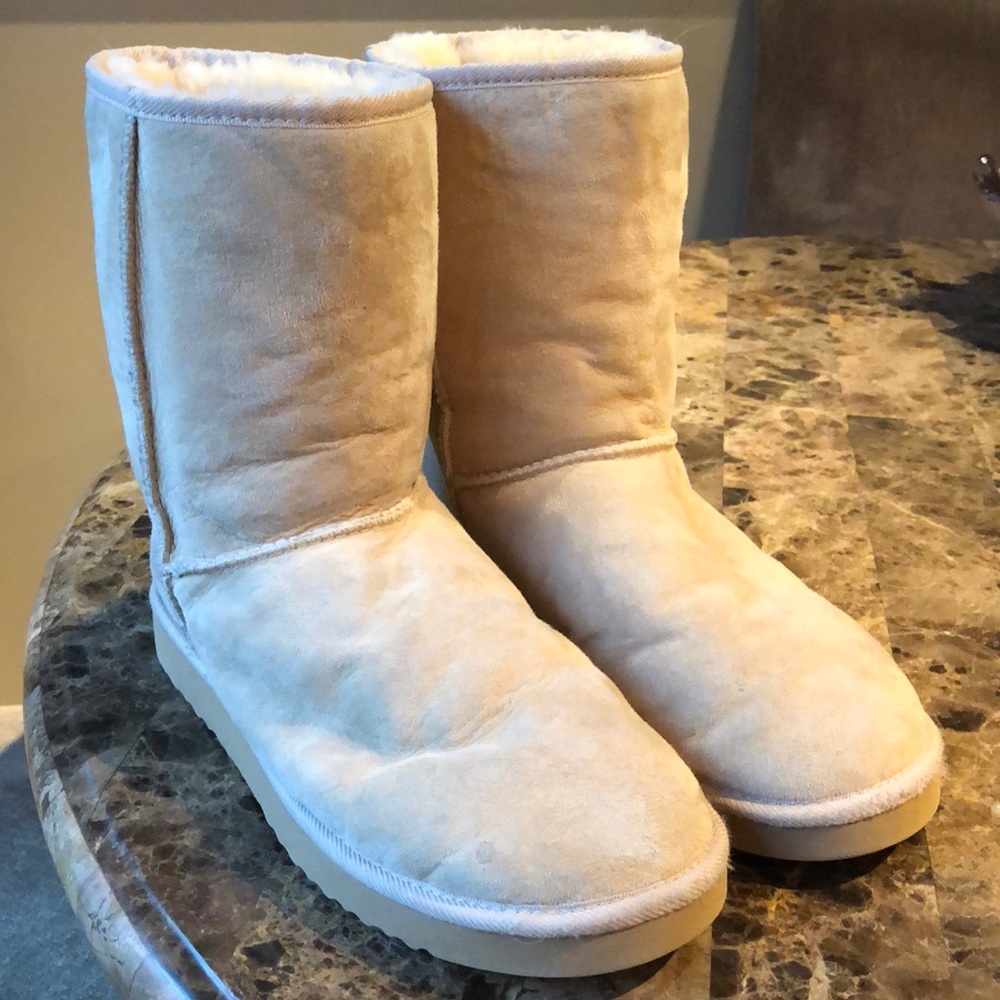 Tan Classic short UGGS